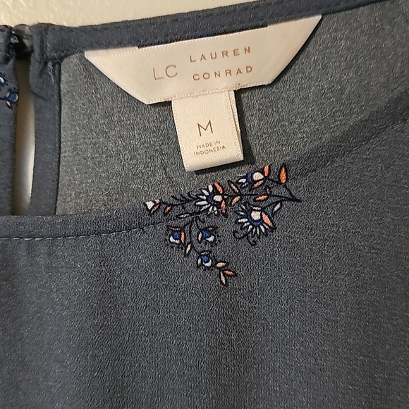 Long-sleeved, flared at wrists - Picture 4 of 7